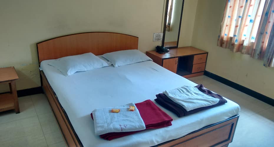 Hotel Radha & Triveni Lodge, Pune 1